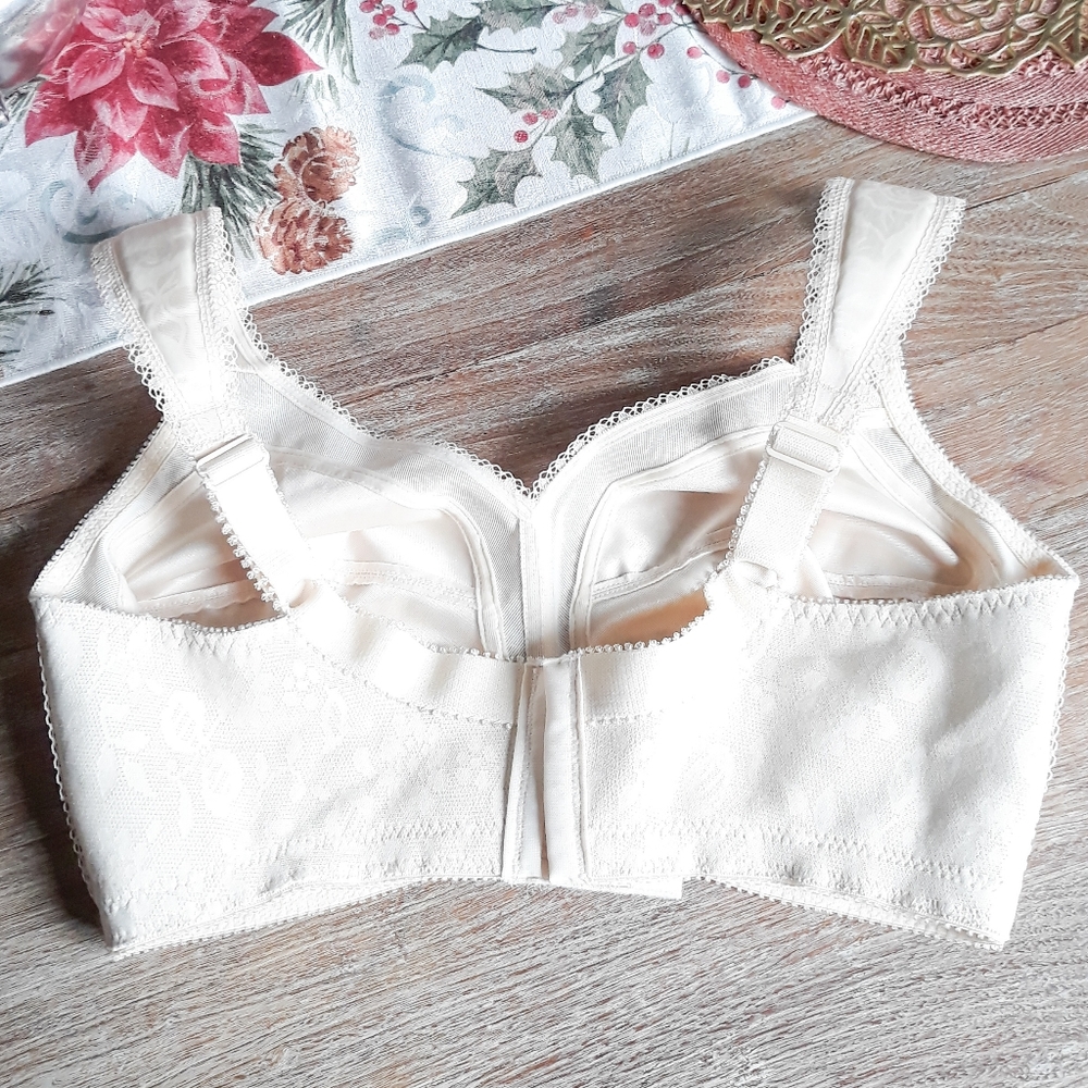 Vintage Playtex Ivory Bra - Picture 6 of 6